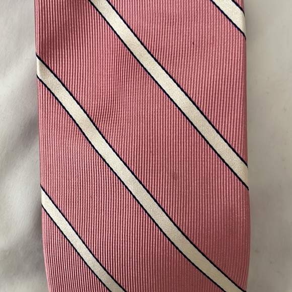 Mens Izod brand tie. Pink with stripe. - Picture 3 of 8